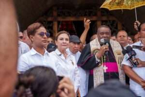 Carolina Mejía impulsa turismo religioso y seguridad en peregrinación a Higüey
