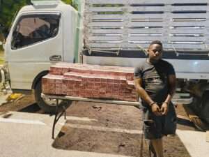 Ejército decomisa 50,000 cigarrillos de contrabando tras persecución en Jimaní
