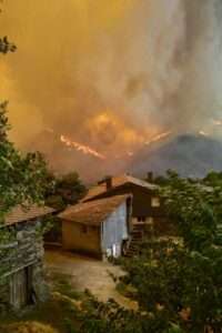 España sufre una ola de incendios sin precedentes: más de 250.000 hectáreas arrasadas y miles de evacuados