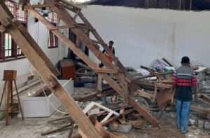 Una persona fallece y 40 resultan heridas tras el terremoto de 5,8 en Indonesia