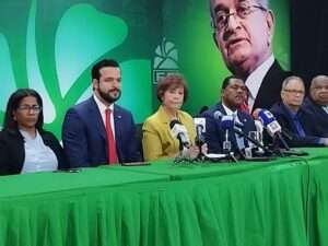 Fuerza del Pueblo advierte inicio del año escolar 2025-2026 con más de 5,000 aulas faltantes y escuelas en deterioro