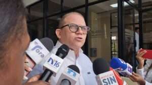 Oposición llama Abinader enfocarse en problemas del país y no en ataques a expresidentes