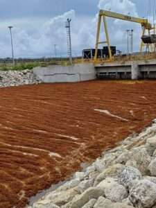 SOS Carbon y Armada Dominicana unen esfuerzos para mitigar impacto del sargazo en Punta Catalina