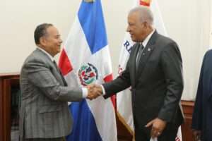Ministro Andrés Bautista juramenta a Alberto Caminero como director de Prensa del Presidente