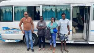 Detienen en san juan chofer de minibús transportaba a indocumentados