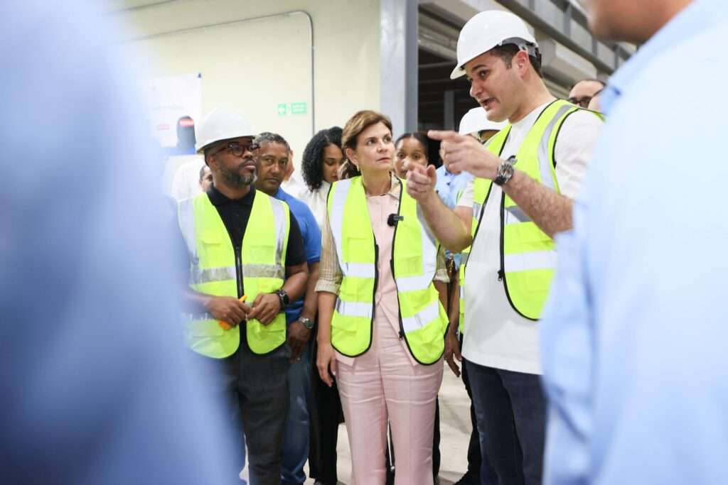 Raquel Peña llega al Inabie para verificar avance en entrega de útiles escolares