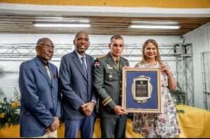 Alcaldía de La Romana rinde homenaje al Comandante General del Ejército y a militares romanenses en fiestas patronales