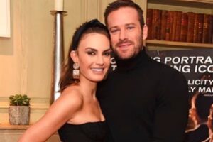 Ex estrella Disney sorprende a Armie Hammer con propuesta de matrimonio