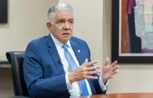 Ministro de Obras Públicas aclara intervención en elevado de la avenida Winston Churchill con Kennedy