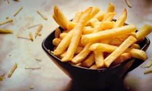 Te contamos el truco para unas papas fritas perfectas: hoy se celebra el Día Internacional de la Papa Frita