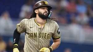 Miguel Andújar pega 'grand slam' y da triunfo a Rojos; FernandoTatis remolca 3 carreras