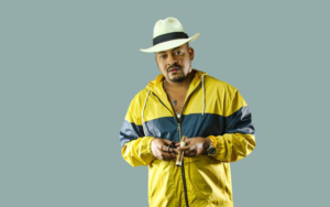 Wason Brazobán: del "play" al escenario, una voz que canta, reflexiona y no se calla