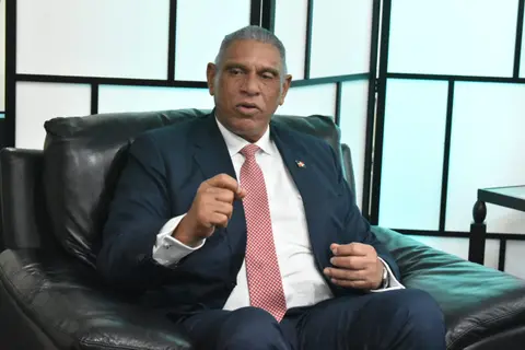 Consulado dominicano en Nueva York ofrece orientación legal ante políticas migratorias de EE. UU., afirma Jesús Vásquez