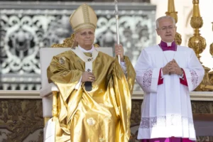 Papa León XIV pide paz en Tierra Santa y Ucrania durante canonización