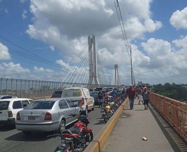 Reportan que una persona se lanzó del puente de la 17 en Santo Domingo