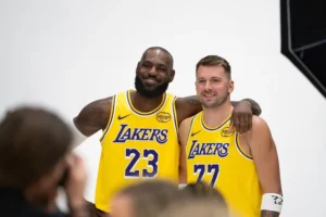 LeBron James listo para su temporada 23 en NBA