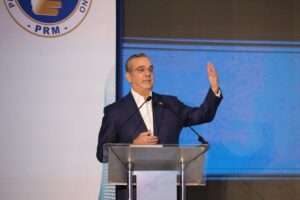 Abinader declara emergencia nacional por adquisiciones en el sector eléctrico