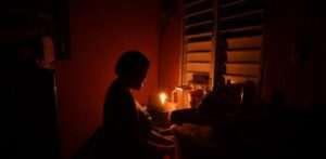 Apagones no cesan; se quejan por la falta de energía en Santo Domingo Norte