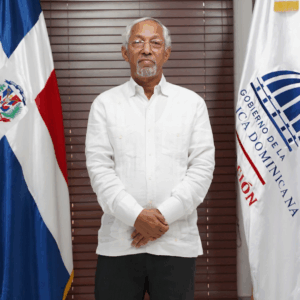 Exministro Ángel Hernández enfrenta querella de ADOCCO por supuesto lavado de activos