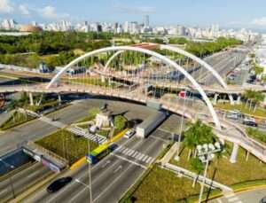 ¡Atención conductores! Ya se aplican multas por giros indebidos en la John F. Kennedy