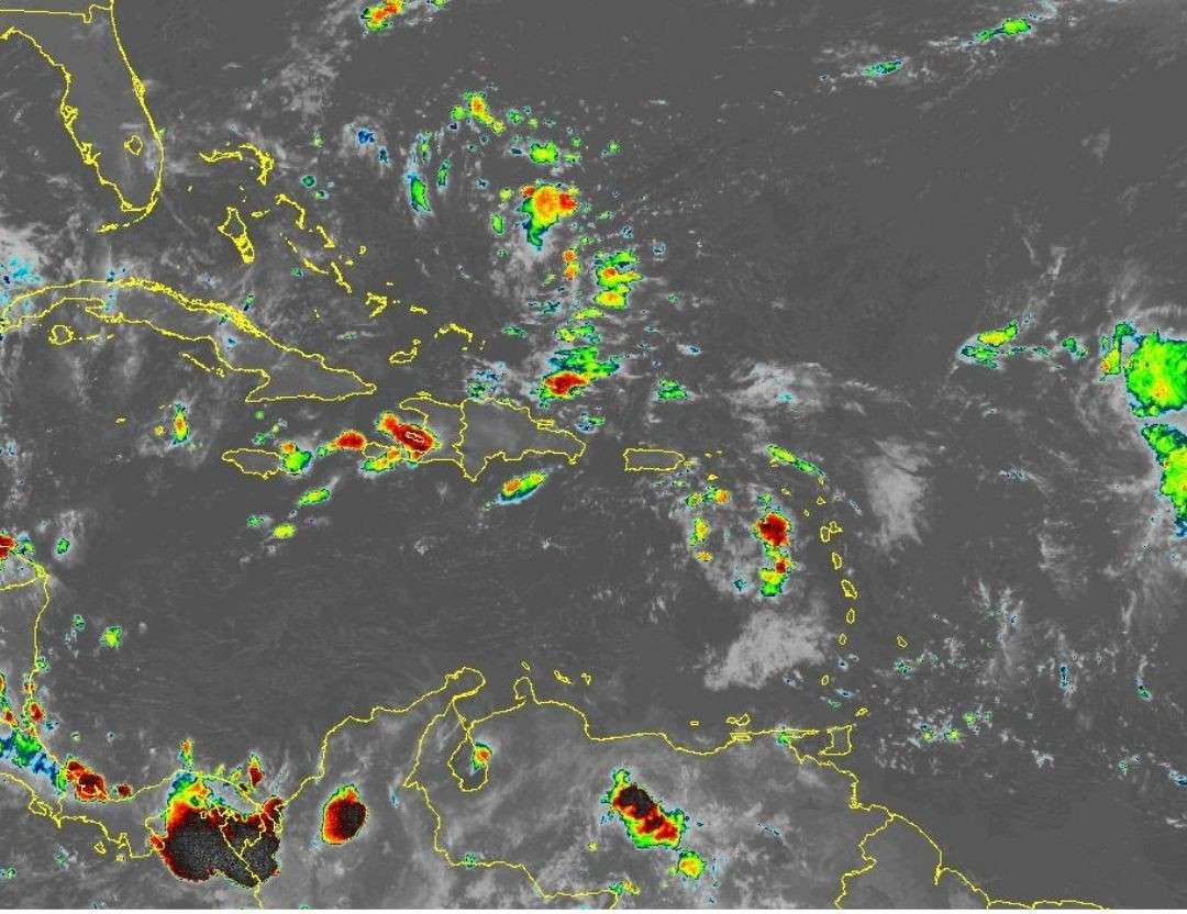 Onda tropical y vaguada provocarán lluvias; suben a 8 las provincias en alerta