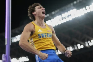 Armand Duplantis rompe récord mundial de salto con pértiga por decimocuarta vez