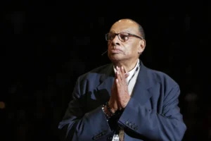 George Raveling, entrenador de baloncesto del Salón de la Fama, fallece a los 88 años
