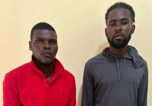 Dos haitianos arrestados en Pedernales con más de 400 mil pesos