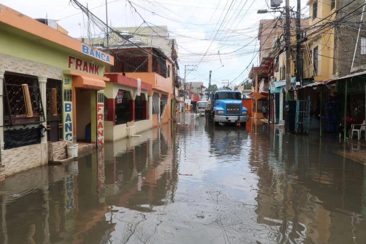 Lluvias provocan una muerte y desplazan a más de 5 mil personas
