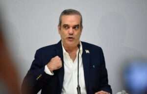 Luis Abinader: “Puedo tener buenos amigos, pero jamás cómplices”. Envía informe de irregularidades en Senasa a Yeni Berenice