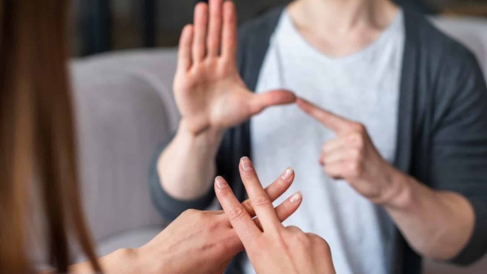 Hoy se conmemora el Día Internacional de las Lenguas de Señas