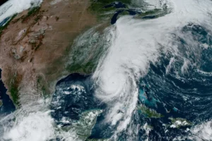 Tormenta Gabrielle avanza en el Atlántico; otra onda tropical con 20 % de desarrollo ciclónico