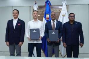 Energía y Minas y Edenorte firman acuerdo para proyecto de electrificación en La Cruz de Cabrera, Dajabón