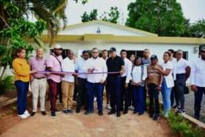 Director del FEDA, Hecmilio Galván, entrega remozamiento del Centro Comunal El Valle