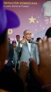 Danilo juramenta nuevos miembros PLD en SDO