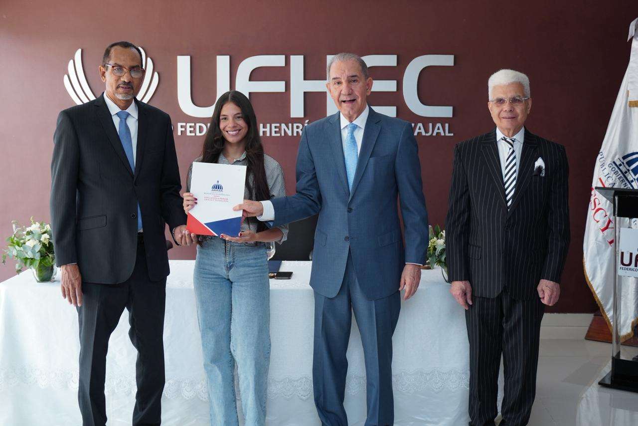 91 estudiantes inician programas de grado y posgrado en UFHEC con becas del MESCyT