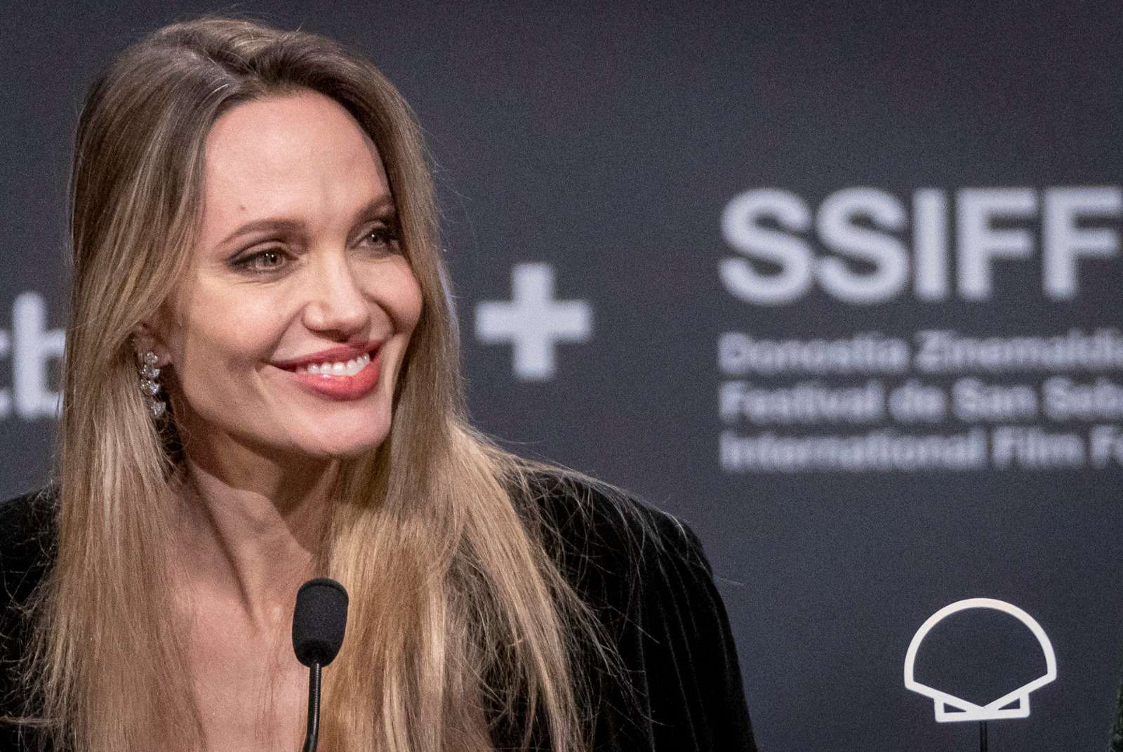 Angelina Jolie: "Amo mi país pero no lo reconozco en este momento"