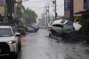 Tifón Ragasa causa 17 fallecidos en Taiwán y llega al sur de China