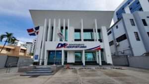 Comisión Aeroportuaria ordena a AERODOM pagar US$5 millones tras fallo eléctrico en AILA