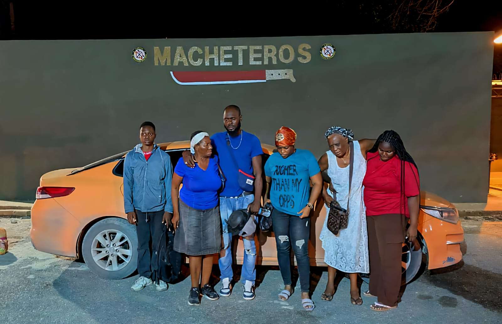 Detienen a dominicano por transportar seis extranjeros en situación migratoria irregular