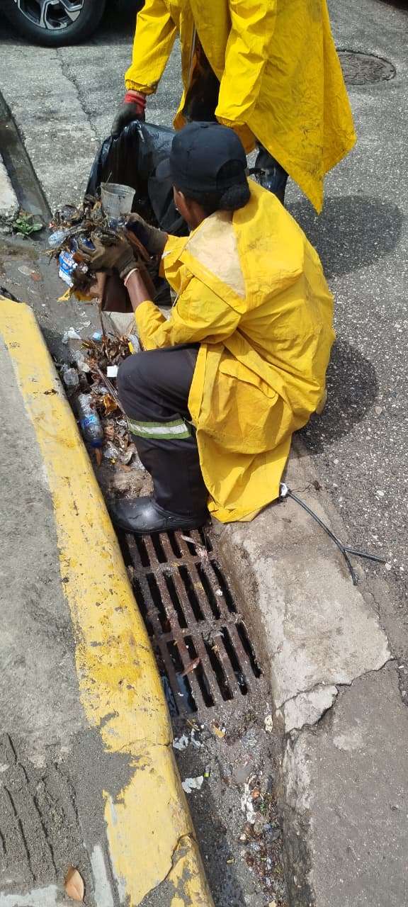 Alcaldía del Distrito Nacional refuerza trabajos preventivos ante lluvias por vaguada y onda tropical