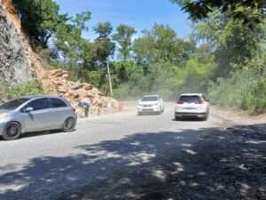 Obras Públicas restablece tránsito en carretera La Vega–Jarabacoa tras deslizamiento en la zona de La Virgen