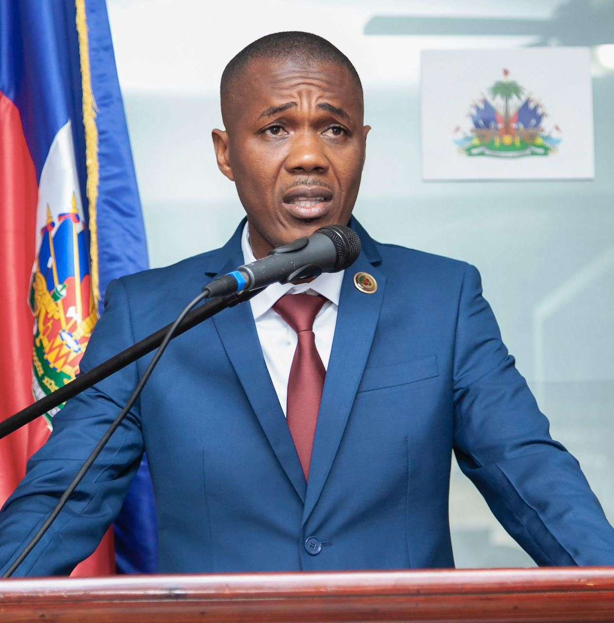 Ministerio de Asuntos Exteriores de Haití nombra a Stephen Junior Cherenfant cónsul en Santiago