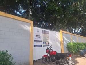 Padres denuncian falta de respeto tras grabación de video de música urbana en escuela de Santo Domingo Este