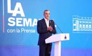 Presidente Abinader asegura que enfermeras han recibido aumentos proporcionales a los médicos
