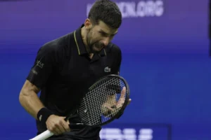 Djokovic se mete con la multitud del US Open y mejora a 11-0 contra Fritz para alcanzar las semifinales