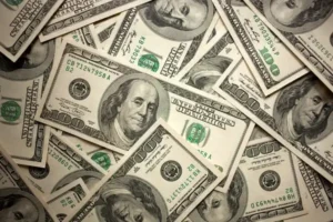 Economista advierte alza del dólar podría generar inestabilidad