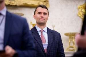 Detienen a sospechoso del asesinato de Charlie Kirk en universidad de EE. UU.