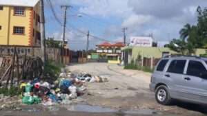 Moradores de Villa Mella denuncian cúmulo de basura en la Jacobo tras dos semanas sin recogida