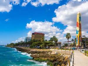 Cielo soleado con chubascos aislados; alertan por oleaje anormal en la costa Atlántica